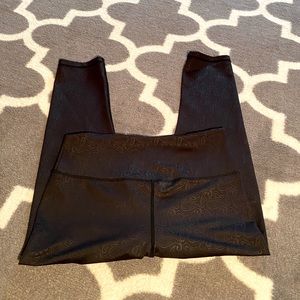 Zyia Capri yoga pants black size M
